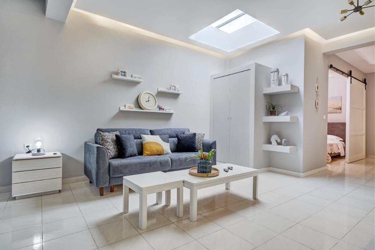 Old Town Luxury Velvet Apartment Rhodes City ภายนอก รูปภาพ